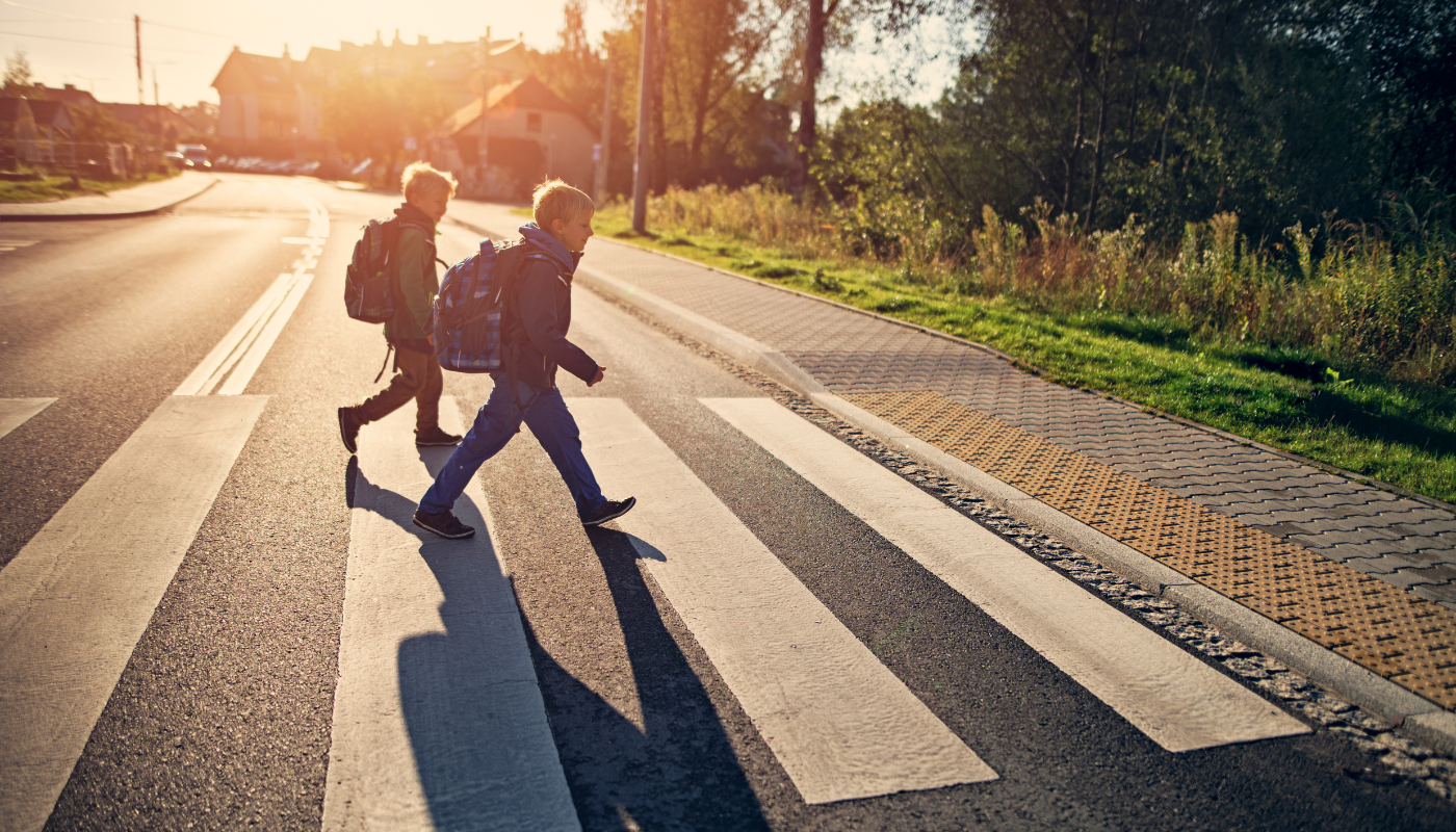 Gemeinschaftsprojekte zur Schulweggestaltung: Wie Nachbarschaften zusammenarbeiten können, um sicherere Schulwege zu schaffen