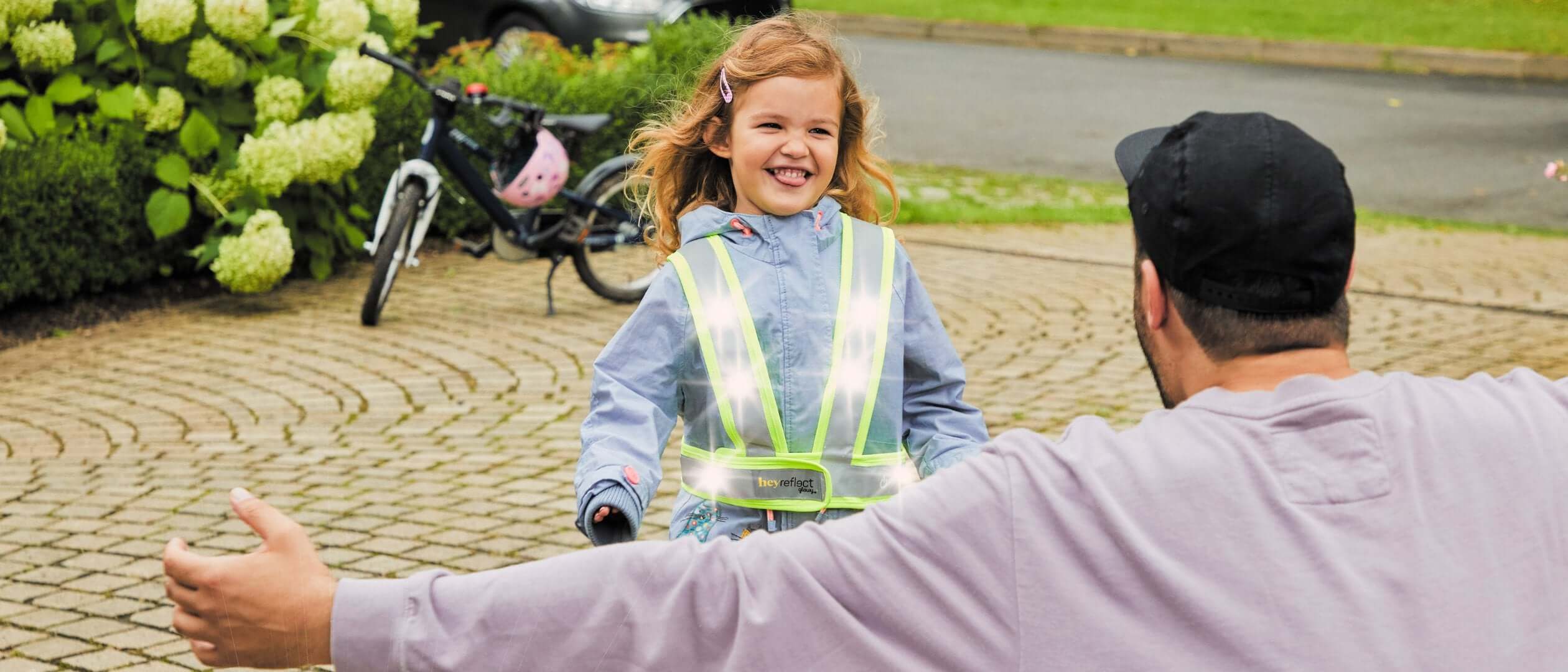 Warnweste Kinder - Kinderwarnweste 45x45cm, Sicherheitsweste für bessere  Sichtbarkeit bei Tag und Nacht, Reflektorweste für Weg zur Schule
