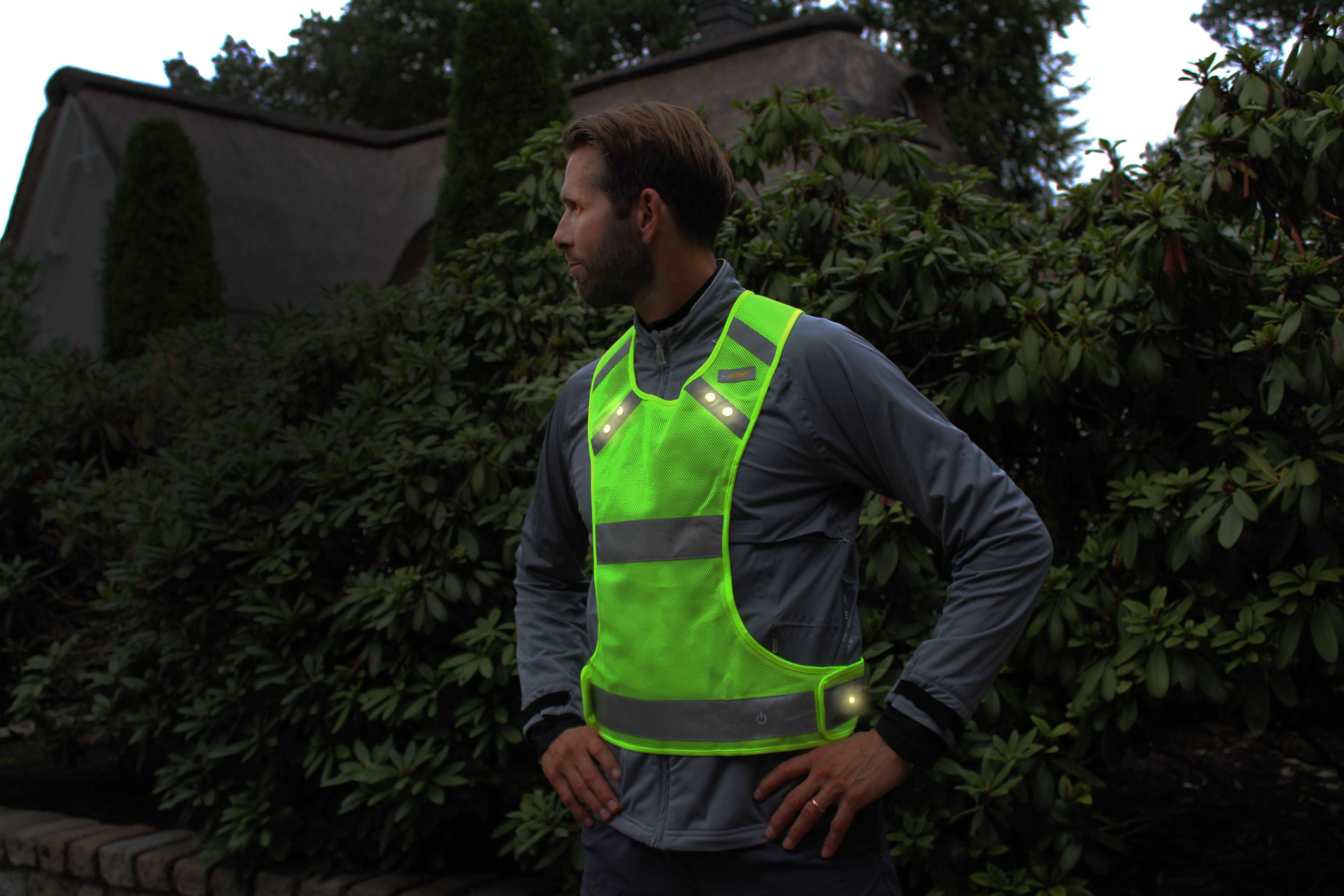 LED Wanrweste an einem Jogger